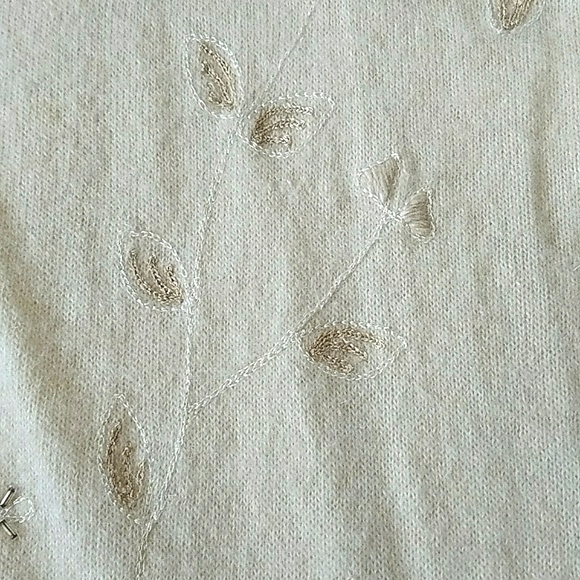 Vintage Lambs Wool Blend Beaded Embroidered Cutest Cardi Ever - Picture 8 of 16